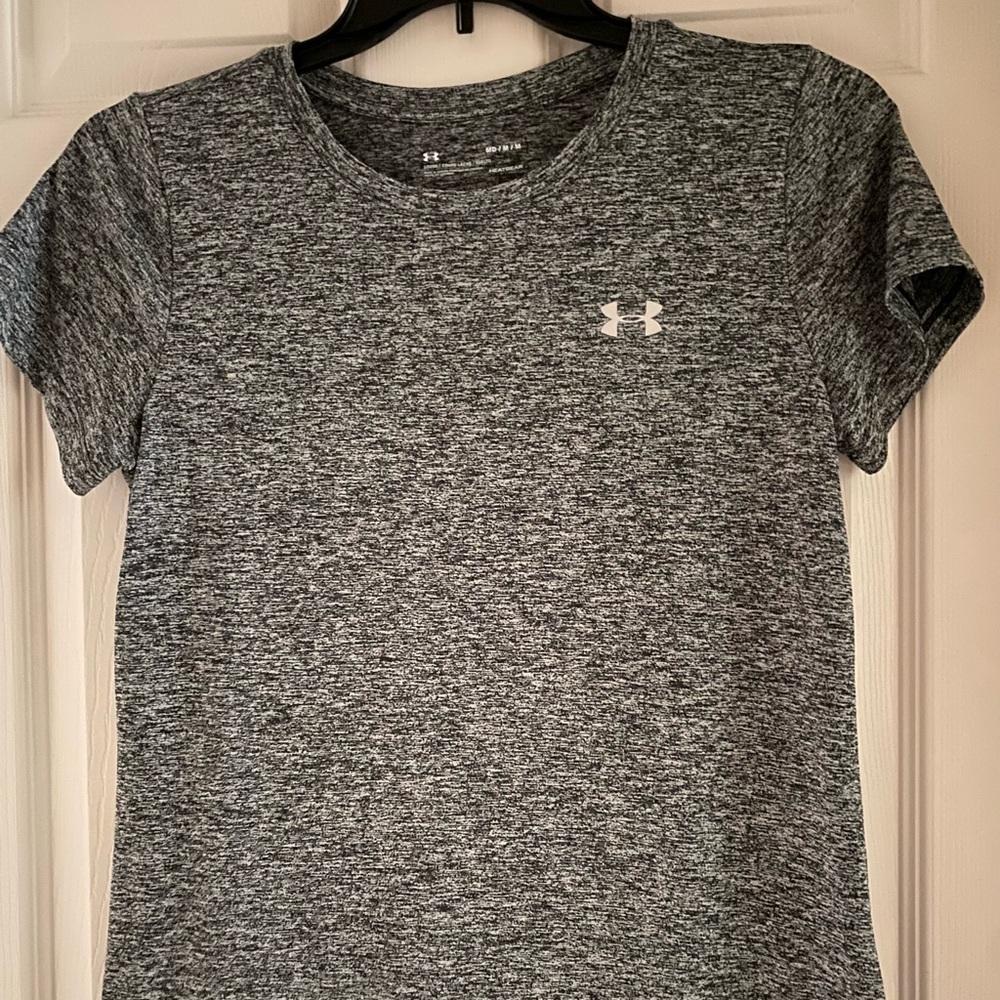 Women’s Under Armour Loose HeatGear Top - SZ M